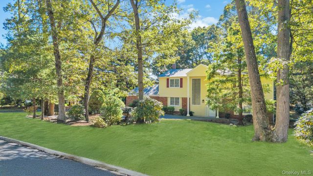 8 Chablis Drive, Dix Hills, NY 11746