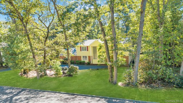 8 Chablis Drive, Dix Hills, NY 11746