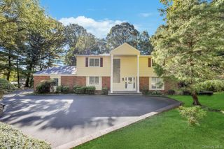 8 Chablis Drive, Dix Hills, NY 11746