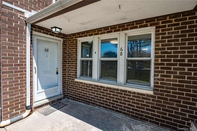 68 Artist Lake Drive, Middle Island, NY 11953