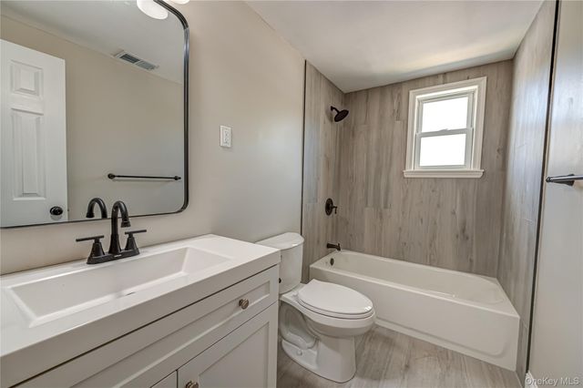 68 Artist Lake Drive, Middle Island, NY 11953