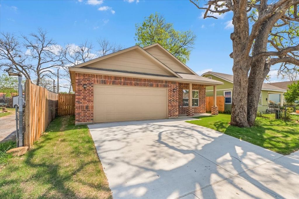 804 N Chandler Drive, Fort Worth, TX 76111 — photo 3