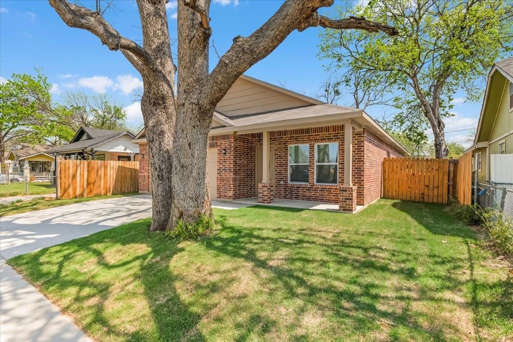 804 N Chandler Drive, Fort Worth, TX 76111 — photo 4