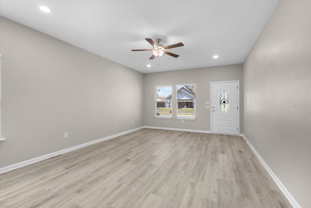 804 N Chandler Drive, Fort Worth, TX 76111 — photo 5