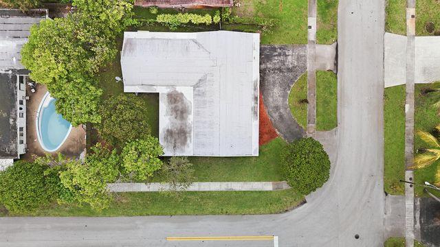 2301 NW 37th Avenue, Lauderdale Lakes, FL 33311