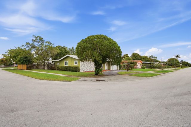 2301 NW 37th Avenue, Lauderdale Lakes, FL 33311