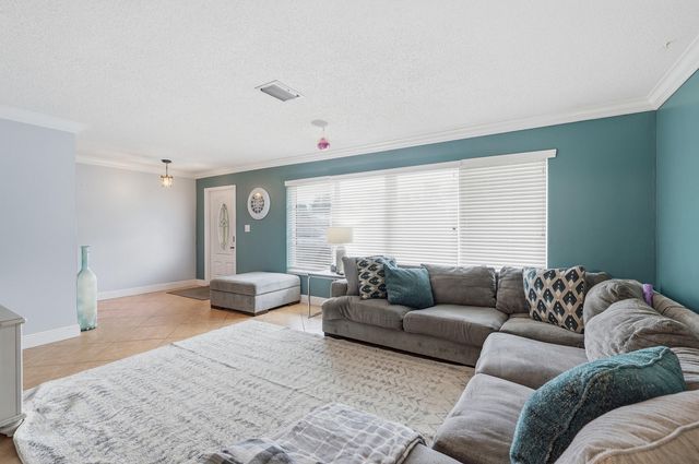 2301 NW 37th Avenue, Lauderdale Lakes, FL 33311