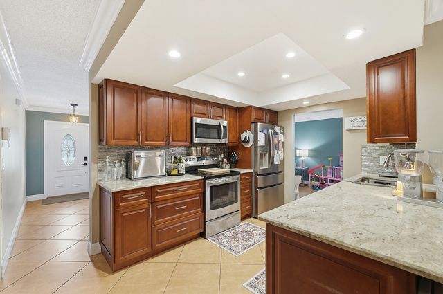 2301 NW 37th Avenue, Lauderdale Lakes, FL 33311