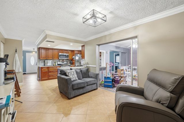 2301 NW 37th Avenue, Lauderdale Lakes, FL 33311