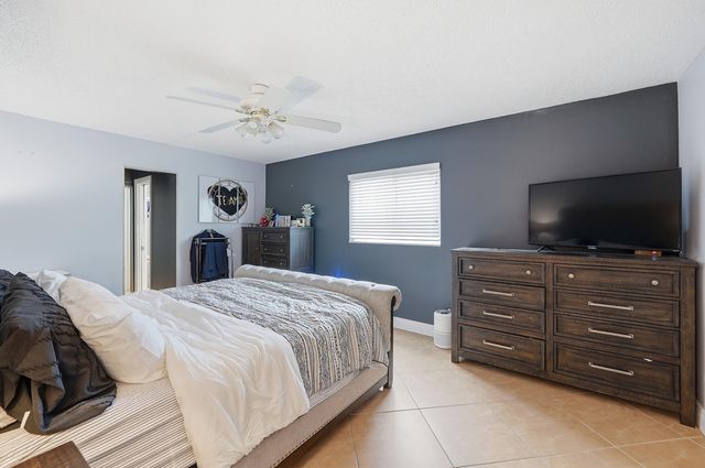 2301 NW 37th Avenue, Lauderdale Lakes, FL 33311