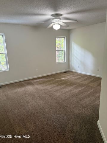 136 Kensington Way, Aberdeen, NC 28315