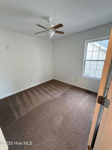 136 Kensington Way, Aberdeen, NC 28315