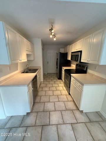 136 Kensington Way, Aberdeen, NC 28315