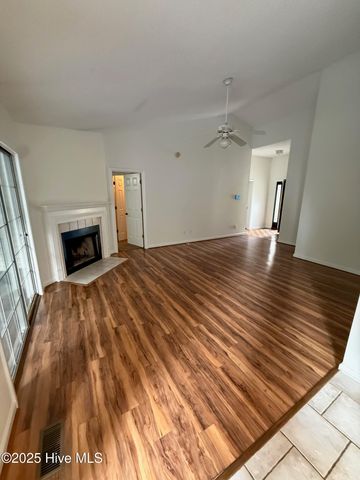 136 Kensington Way, Aberdeen, NC 28315