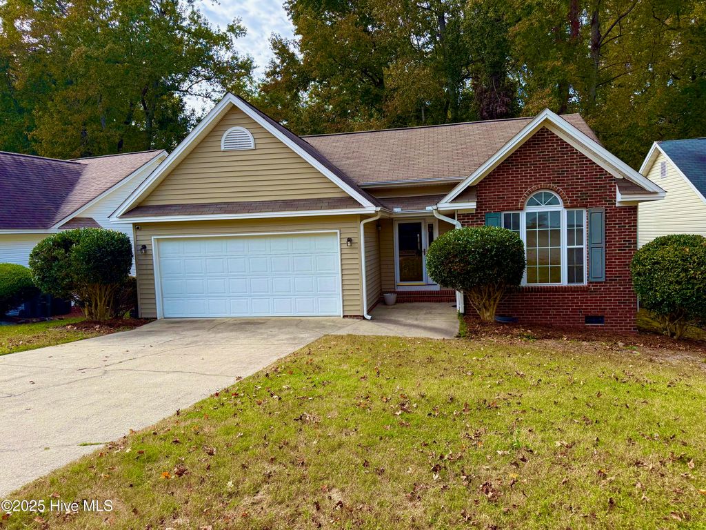 136 Kensington Way, Aberdeen, NC 28315