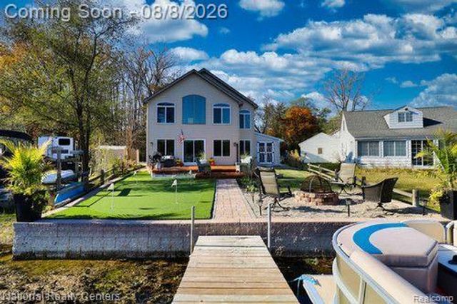 8819 Lagoon, Hamburg Township, MI 48116