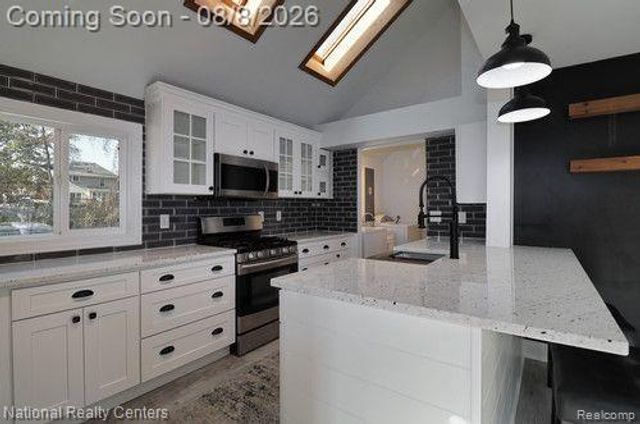 8819 Lagoon, Hamburg Township, MI 48116