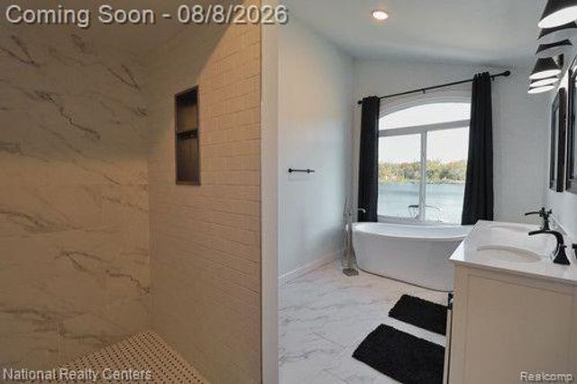 8819 Lagoon, Hamburg Township, MI 48116