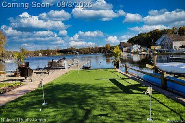 8819 Lagoon, Hamburg Township, MI 48116