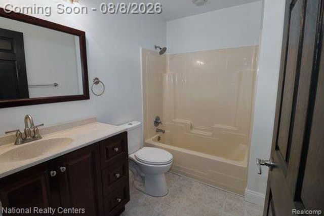 8819 Lagoon, Hamburg Township, MI 48116