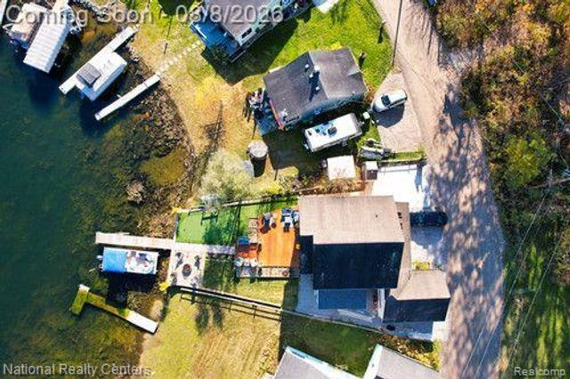 8819 Lagoon, Hamburg Township, MI 48116