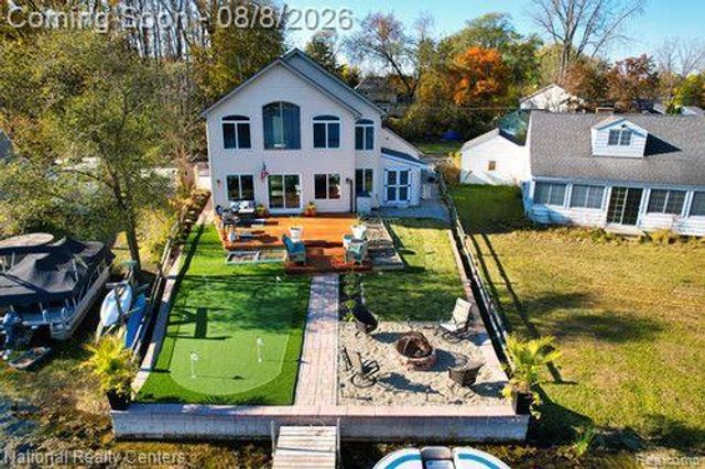 8819 Lagoon, Hamburg Township, MI 48116