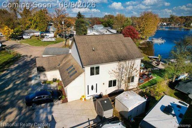 8819 Lagoon, Hamburg Township, MI 48116
