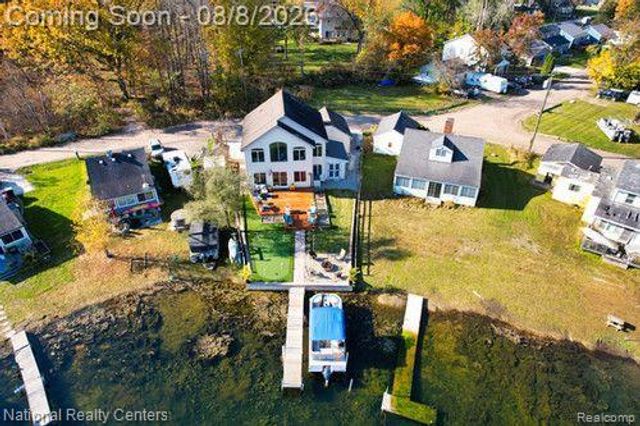 8819 Lagoon, Hamburg Township, MI 48116