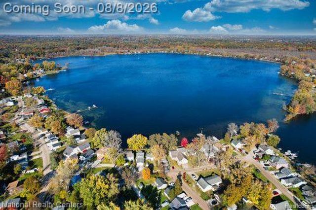 8819 Lagoon, Hamburg Township, MI 48116