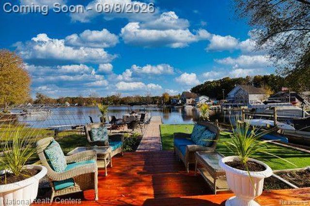 8819 Lagoon, Hamburg Township, MI 48116