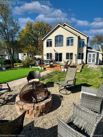 8819 Lagoon, Hamburg Township, MI 48116