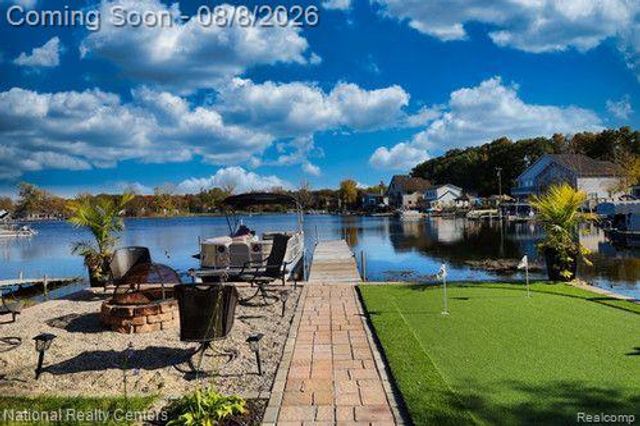 8819 Lagoon, Hamburg Township, MI 48116