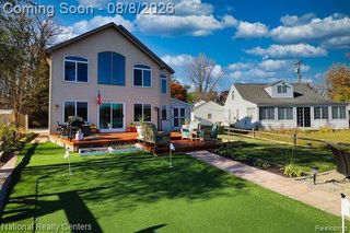 8819 Lagoon, Hamburg Township, MI 48116