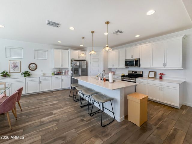 8327 E PETUNIA Avenue, Mesa, AZ 85212