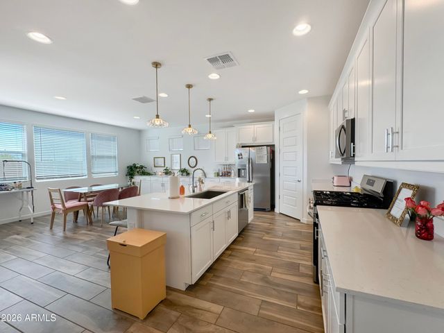 8327 E PETUNIA Avenue, Mesa, AZ 85212