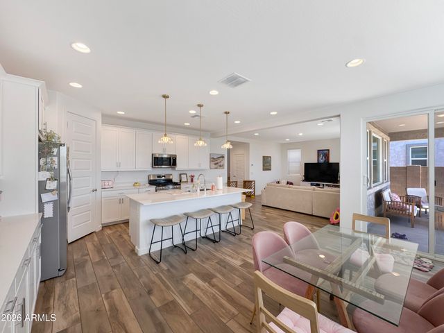 8327 E PETUNIA Avenue, Mesa, AZ 85212