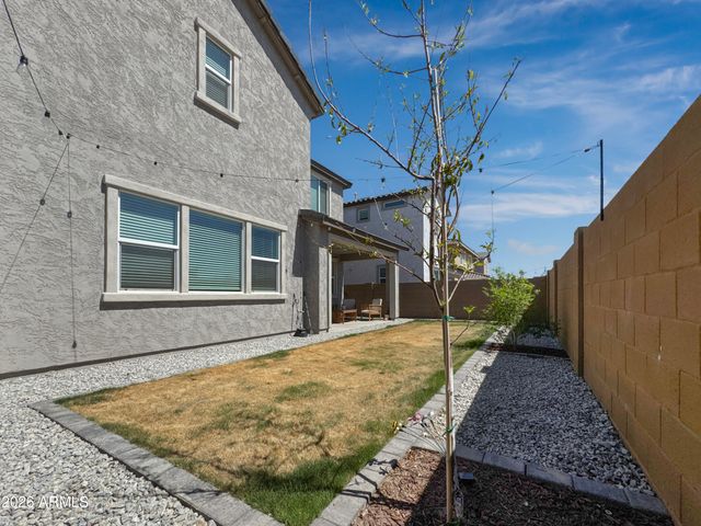 8327 E PETUNIA Avenue, Mesa, AZ 85212