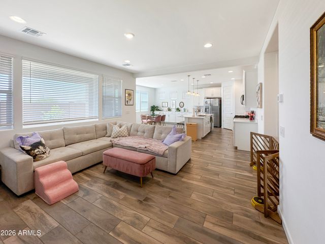 8327 E PETUNIA Avenue, Mesa, AZ 85212