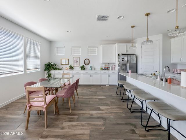 8327 E PETUNIA Avenue, Mesa, AZ 85212