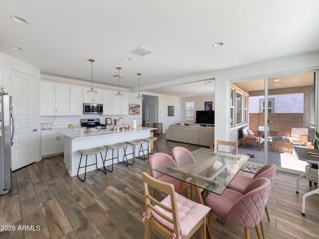 8327 E PETUNIA Avenue, Mesa, AZ 85212