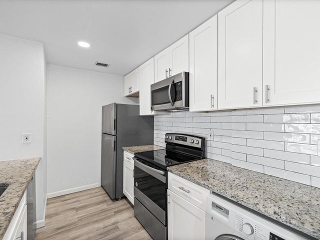 9940 7TH WAY N 204, St Petersburg, FL 33702