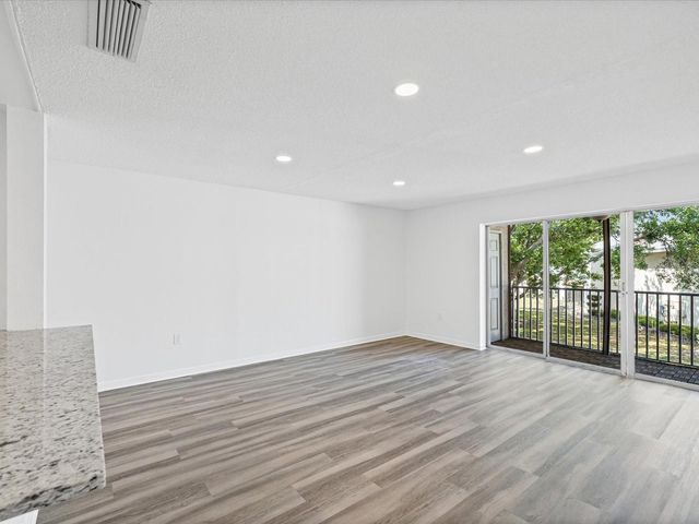 9940 7TH WAY N 204, St Petersburg, FL 33702