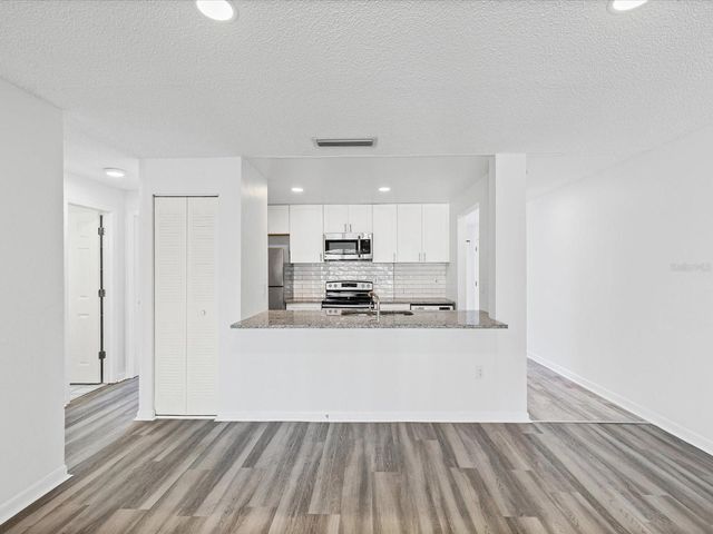 9940 7TH WAY N 204, St Petersburg, FL 33702