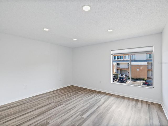 9940 7TH WAY N 204, St Petersburg, FL 33702