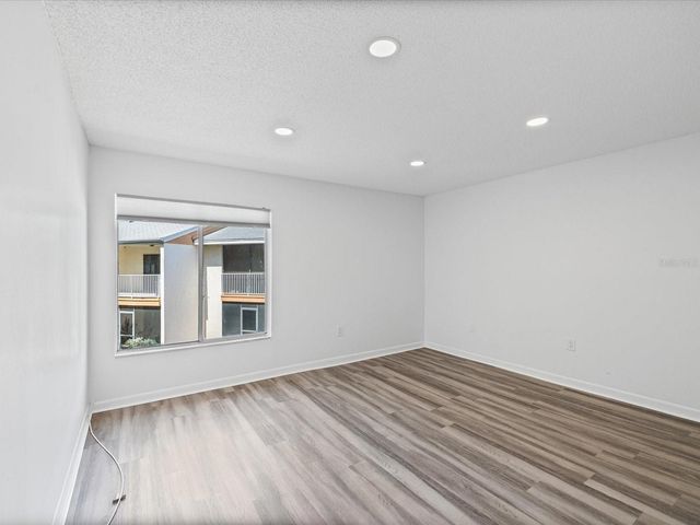 9940 7TH WAY N 204, St Petersburg, FL 33702