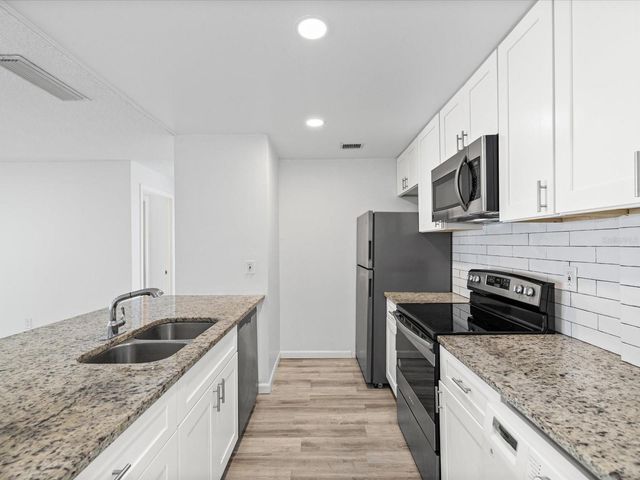 9940 7TH WAY N 204, St Petersburg, FL 33702