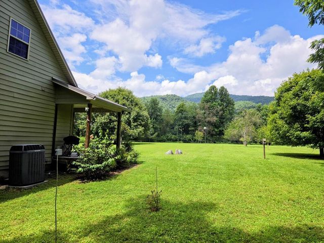 201 Ama Lane, Hayesville, NC 28904