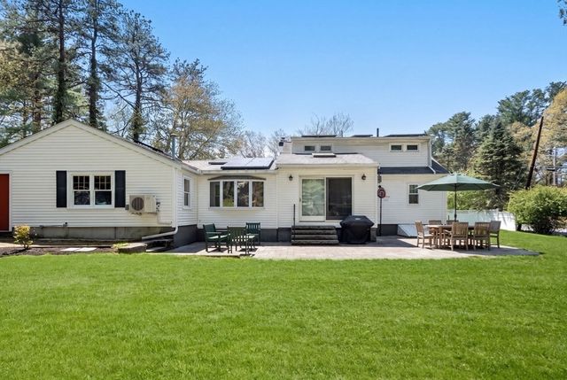 9 Stonebridge Rd, Wayland, MA 01778