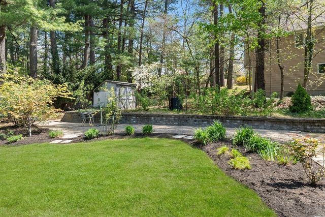 9 Stonebridge Rd, Wayland, MA 01778