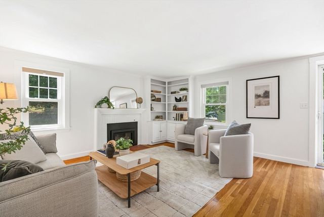 9 Stonebridge Rd, Wayland, MA 01778